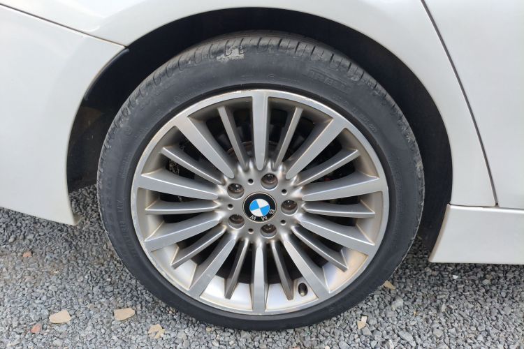 BMW 3 Series 2018 immagine di auto #10