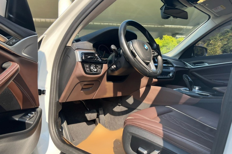 BMW 5 Series New Energy 2019 #10 BMW 5 Series New Energy 2019 car image #10