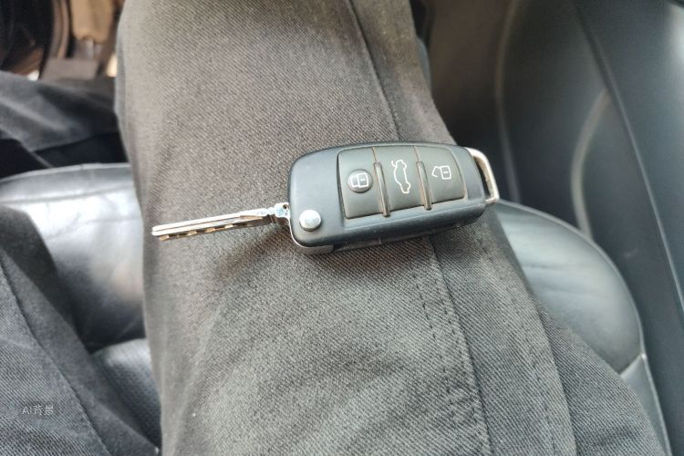 Audi Q7 2012 car image #10