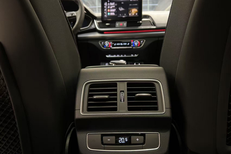 Audi Q5L Sportback 2023 immagine di auto #10