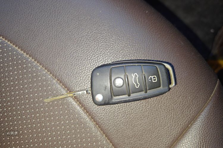 Peugeot 301 2016 car image #10