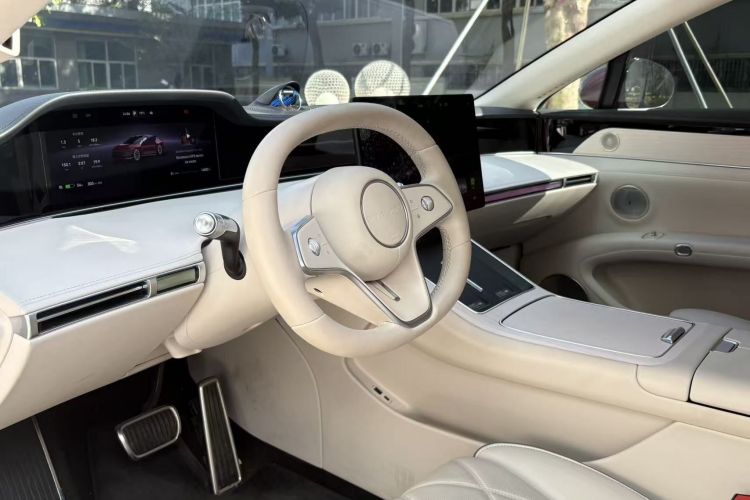 HongQi 2024 car image #10