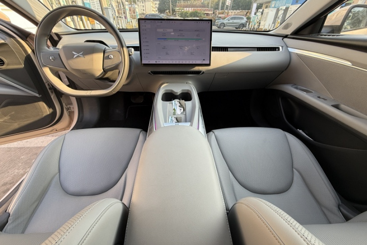 Xpeng 2025 car image #10