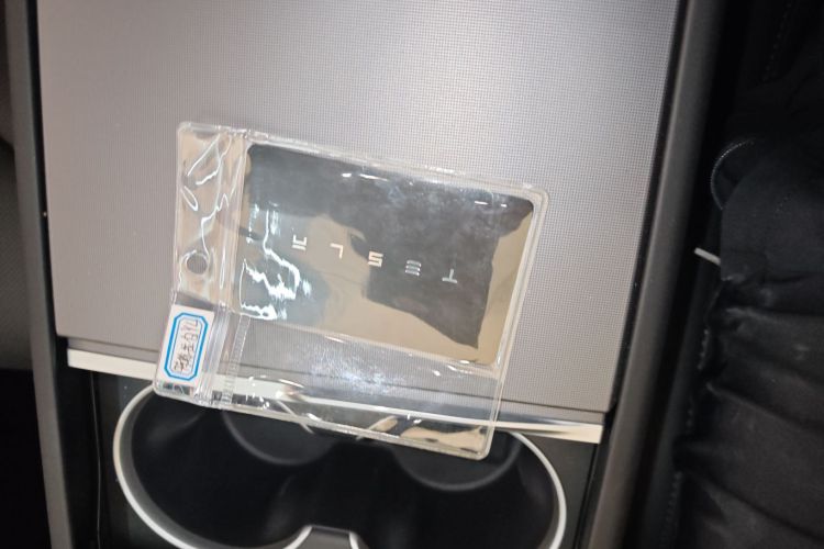 Tesla Model Y L 2025 image de voiture #10