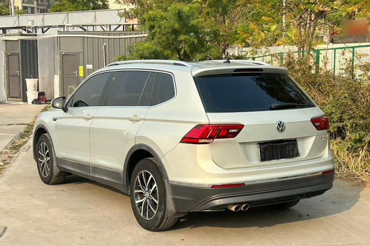 Volkswagen Tiguan L 2018 #10 Volkswagen Tiguan L 2018 car image #10