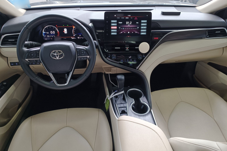 Toyota Camry 2021 car image #10