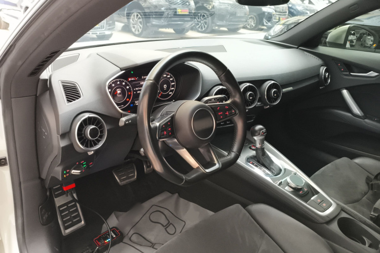 Audi TT 2017 car image #10