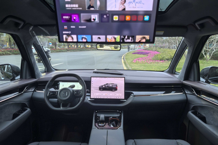 Zeekr 009 2025 car image #10