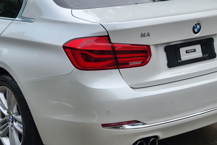 BMW 3 Series 2017 car image #10