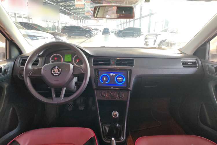Skoda Rapid 2019 car image #10