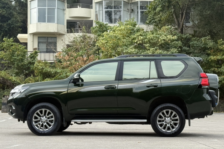 Toyota Land Cruiser Prado 2018 #10 Toyota Land Cruiser Prado 2018 car image #10