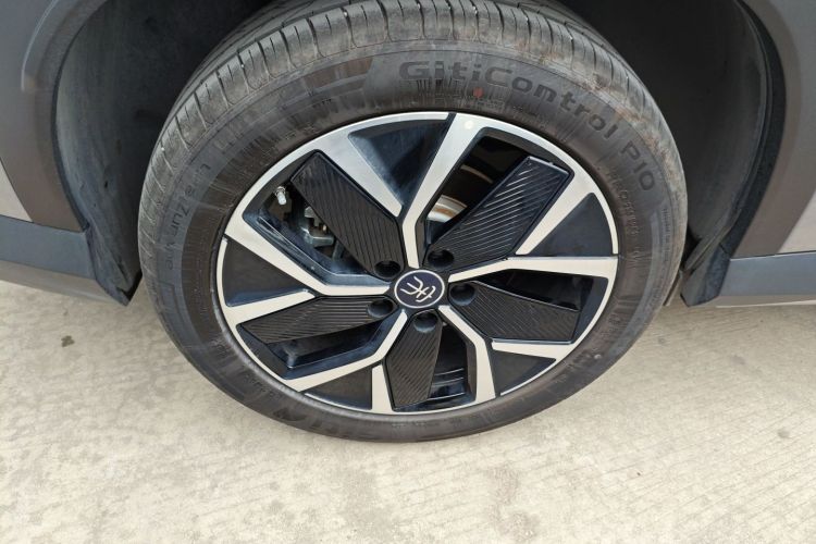 BYD SongL DM-i 2025 car image #10