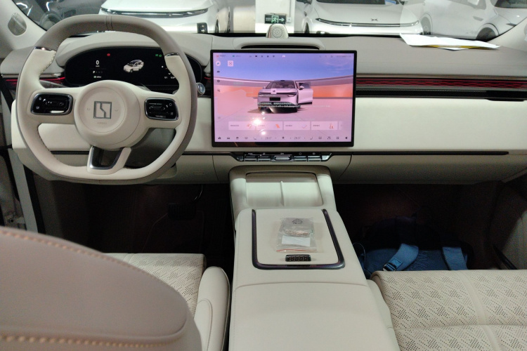 Zeekr 7X 2025 car image #10
