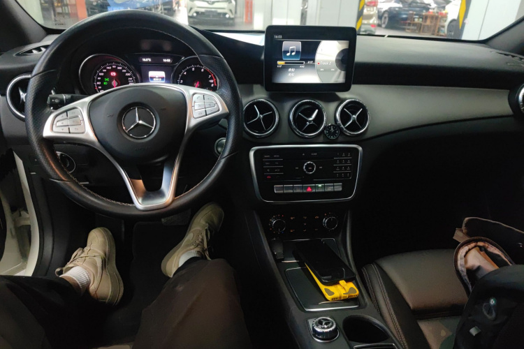 Mercedes-Benz CLA Class (Imported) 2017 #10 Mercedes-Benz CLA Class (Imported) 2017 car image #10