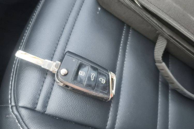 Volkswagen Touran 2019 car image #10