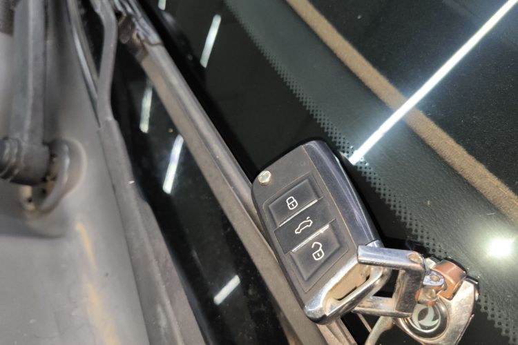 Forthing JOYEAR X5 2018 #10 Forthing JOYEAR X5 2018 car image #10