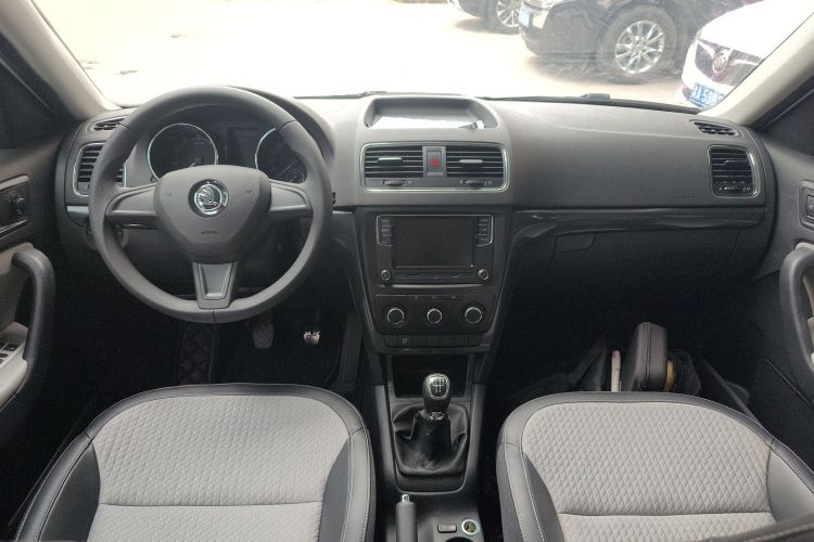 Skoda Yeti 2017 car image #10