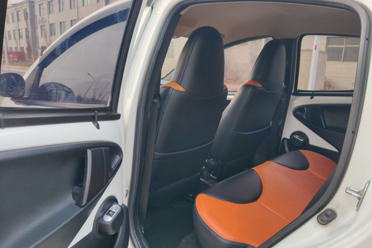 BYD e1 2020 car image #10