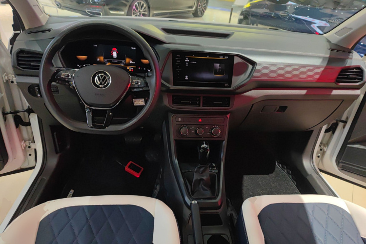 Volkswagen T-Cross 2023 car image #10