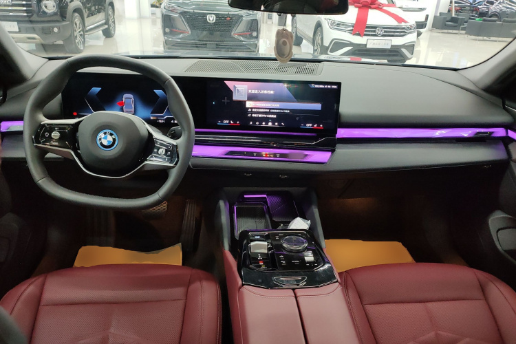 BMW i5 2025 car image #10