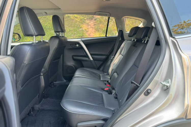Toyota RAV4 2018 car image #10
