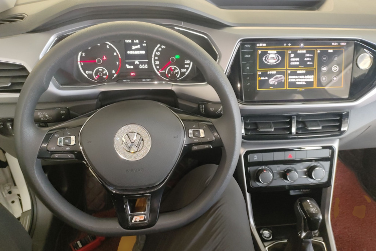 Volkswagen T-Cross 2021 car image #10