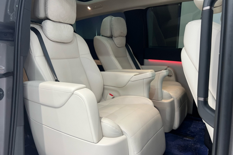 理想汽车 理想MEGA 2025 汽车图片 #10