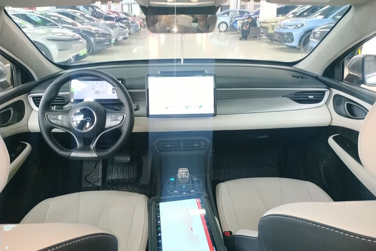 BYD Seal 05 DM-i 2025 immagine di auto #10