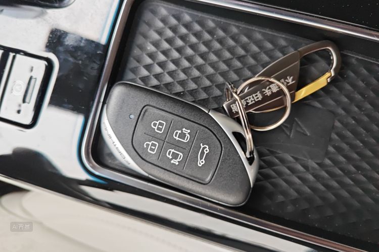 Forthing V9 2025 car image #10