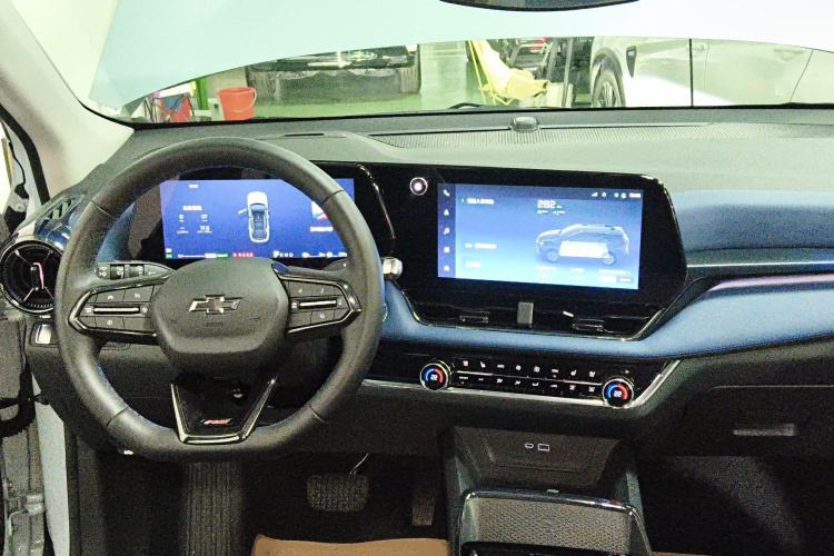 Chevrolet Equinox Plus 2025 #10 Chevrolet Equinox Plus 2025 car image #10