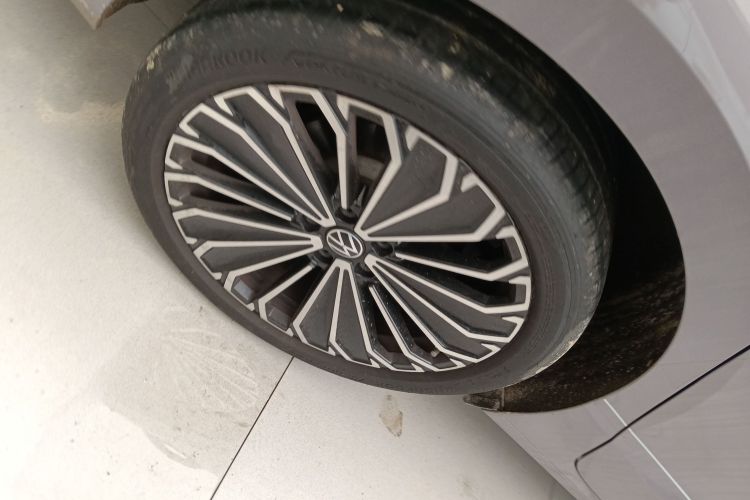 Volkswagen Passat 2024 car image #10
