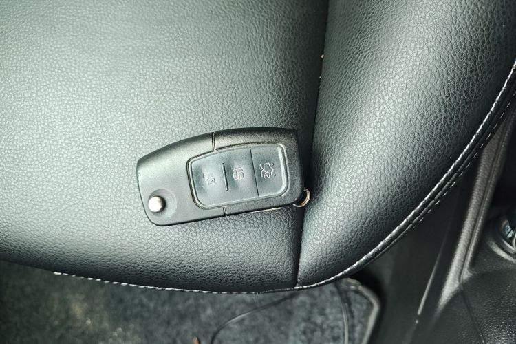 Ford Fiesta 2014 car image #10