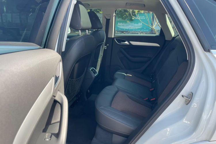 Audi Q3 2017 car image #10