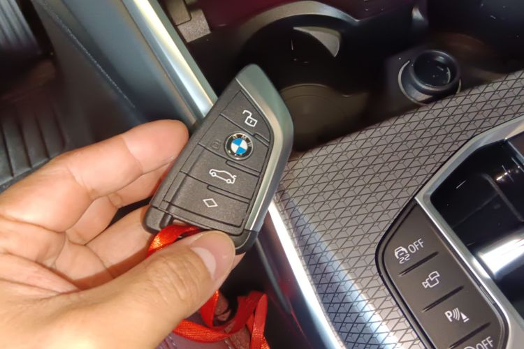 BMW 3 Series 2024 car image #10