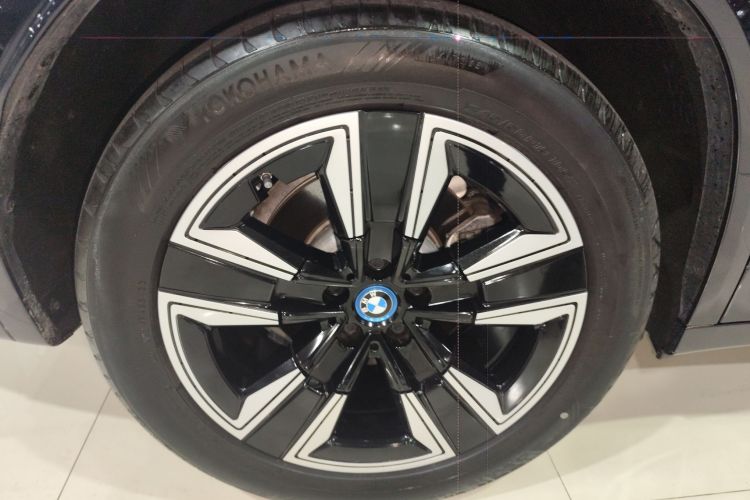 BMW iX3 2024 immagine di auto #10