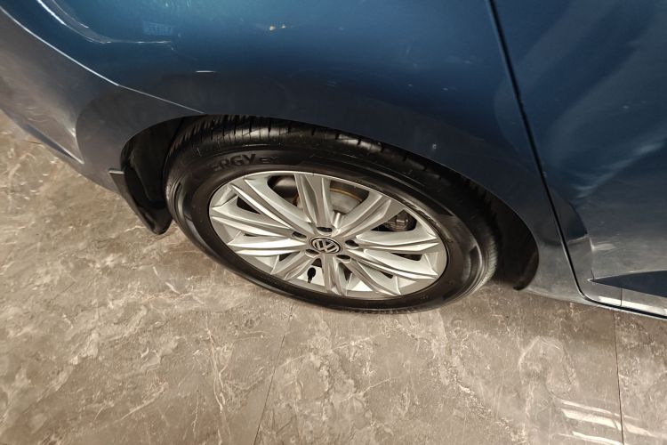 Volkswagen Touran 2018 car image #10