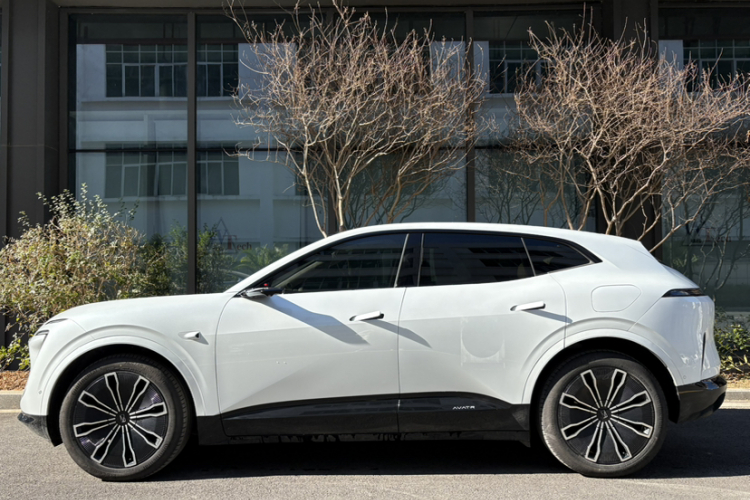 Avatr 07 2025 car image #10