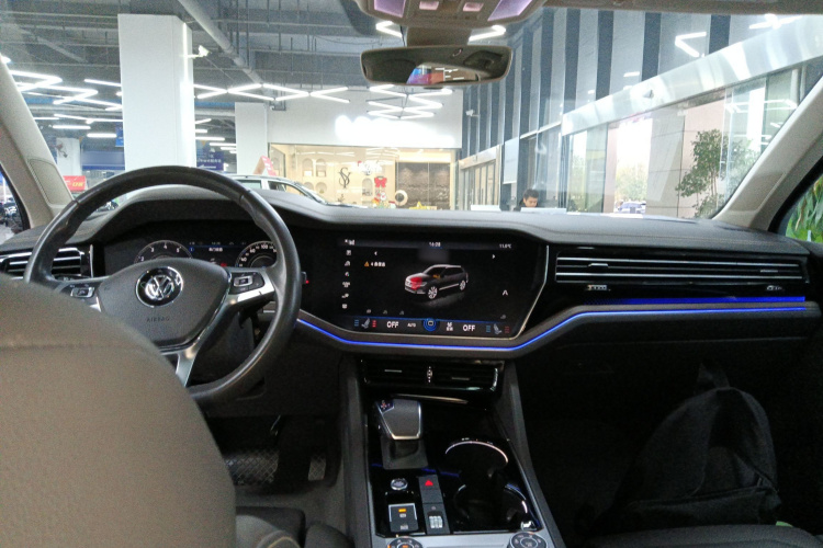 Volkswagen Touareg 2020 car image #10