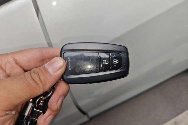 Toyota RAV4 2023 car image #10