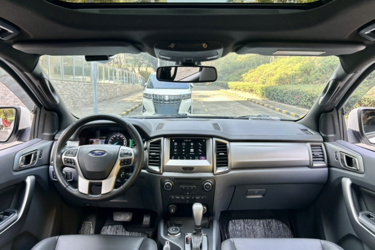 Ford Everest 2017 صورة سيارة #10