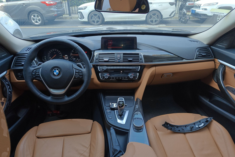 BMW 3 Series GT 2019 car image #10