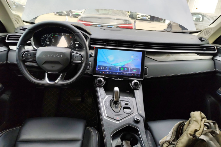 Lynk & Co 01 2024 car image #10