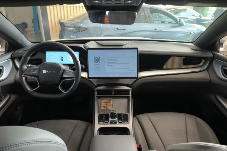 BYD Seal 07 DM-i 2025 car image #10