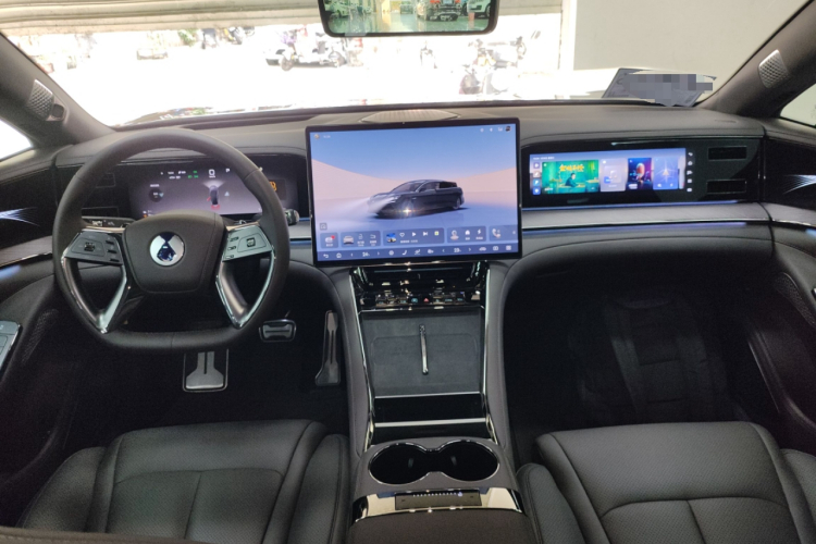 Denza Z9 2024 car image #10