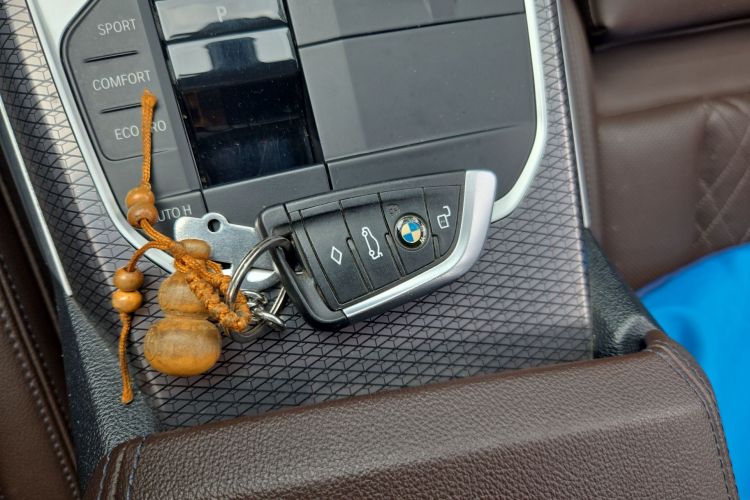 BMW i3 2022 car image #10