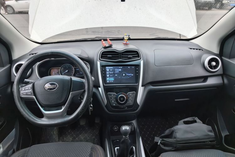 SWM X3 2021 صورة سيارة #10