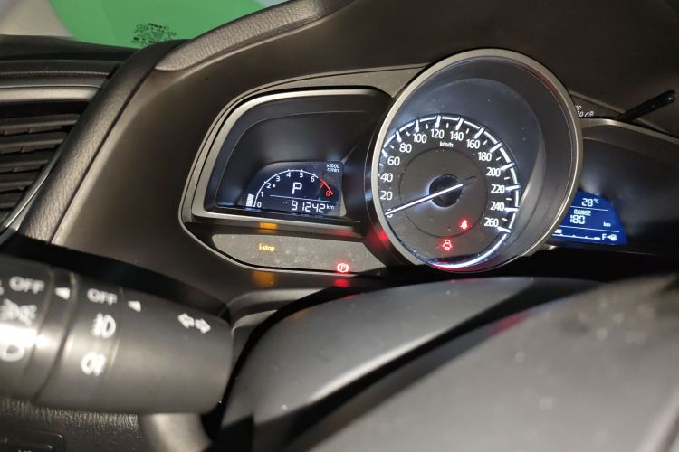 Mazda 3 Axela 2017 car image #10