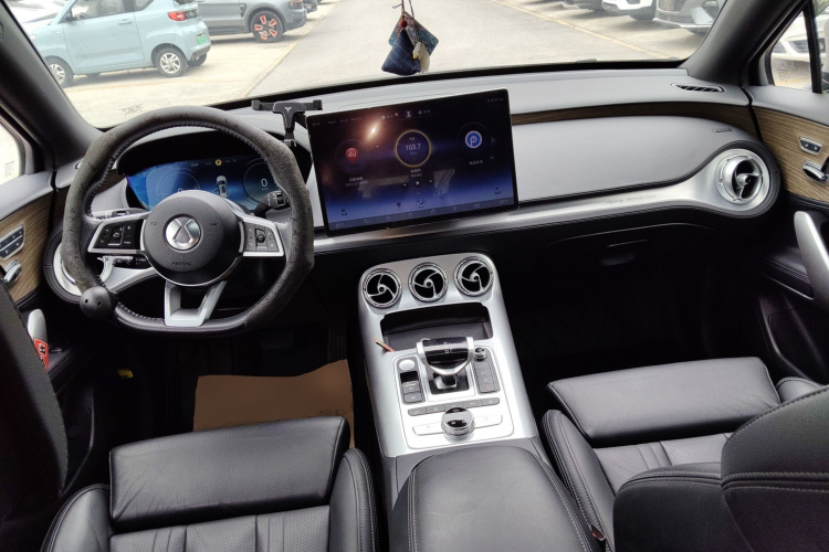 Denza X 2022 car image #10