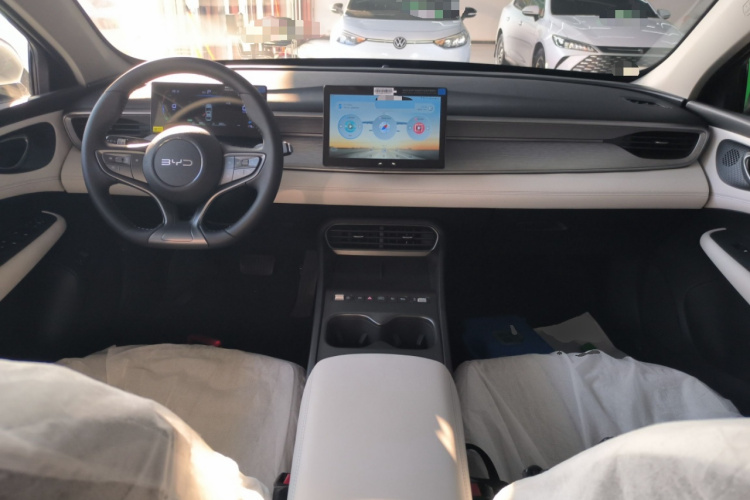 BYD Seal 05 DM-i 2025 car image #10