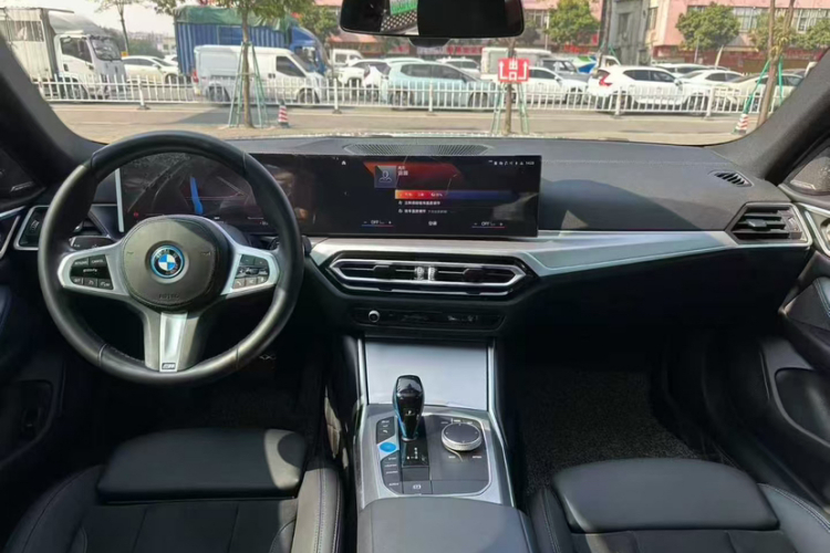 BMW i4 2022 #10 BMW i4 2022 car image #10